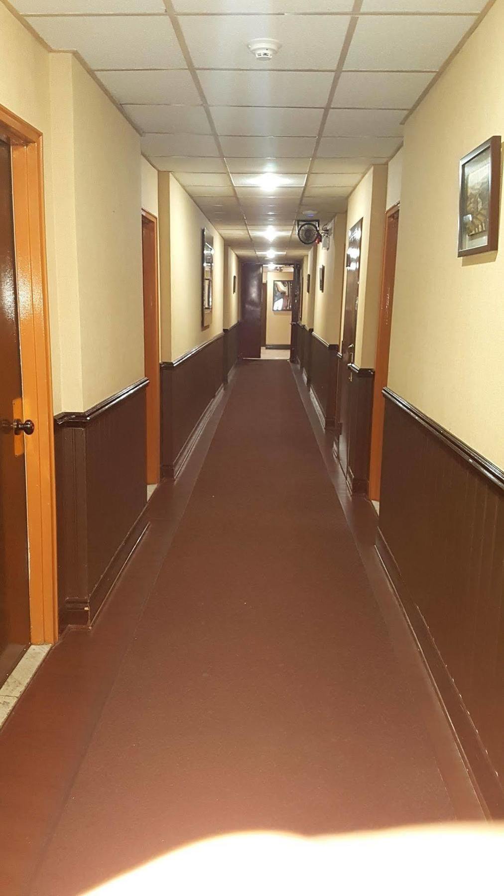 Chomedey Inn Лаваль Экстерьер фото